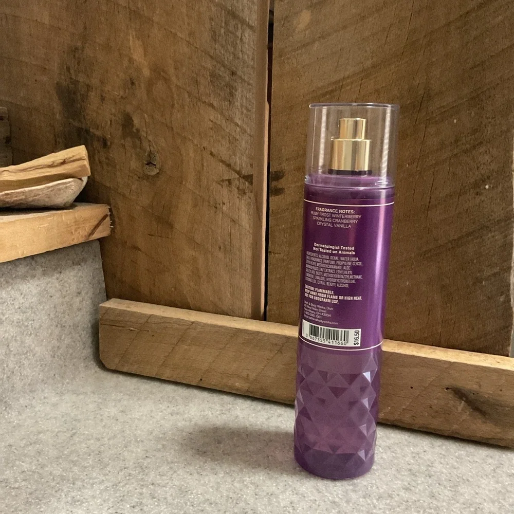BATH AND BODY‎ WORKS WINTERBERRY WONDER BODY MIST 8 FL OZ